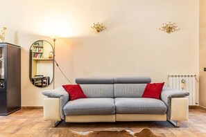 Unclassified image, 4 of 26, button