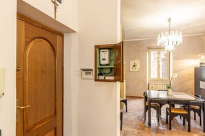 Dining - Marty House by Rentbeat (Tivoli)