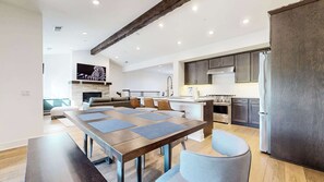 Appart'hôtel, plusieurs lits, balcon, vue montagne (Snowcreek Haus) | Intérieur