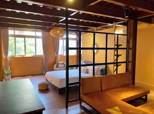 Spacious 750 sq ft. Industrial BOHO studio