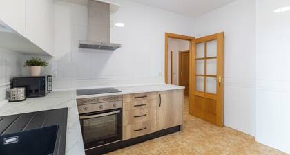 Apartment 'Callejón Del Pozo 5, Donde Dormir Puy Du Fou Barato' with Shared Pool