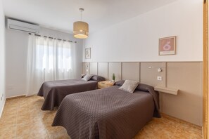 3 habitaciones, tabla de planchar con plancha y wifi gratis 