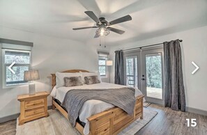 3 bedrooms, WiFi, bed sheets - Soothing Prescott Mountain Home with Hot Tub (Prescott)