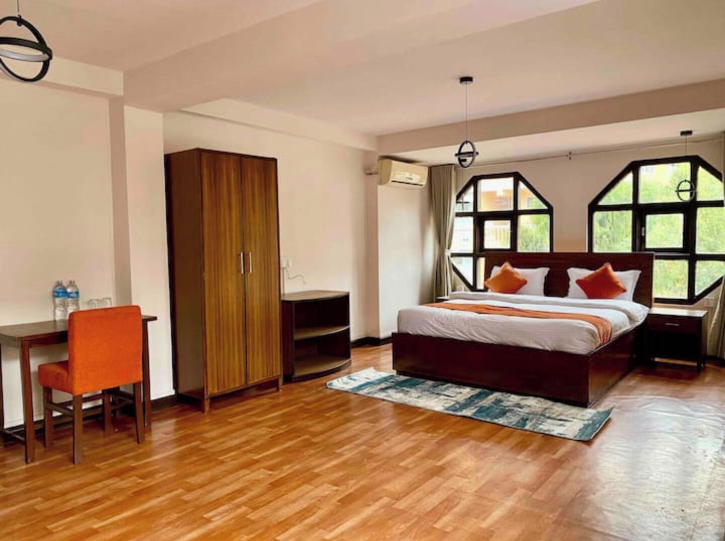 Spacious Room With An Extra Bed & Plenty Of Light - 카트만두