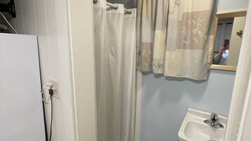 Departamento | Baño | Regadera, secadora de cabello, toallas, jabón