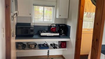 Casa de campo | Cocina privada | Refrigerador con congelador, microondas, parrilla de estufa y tostadora