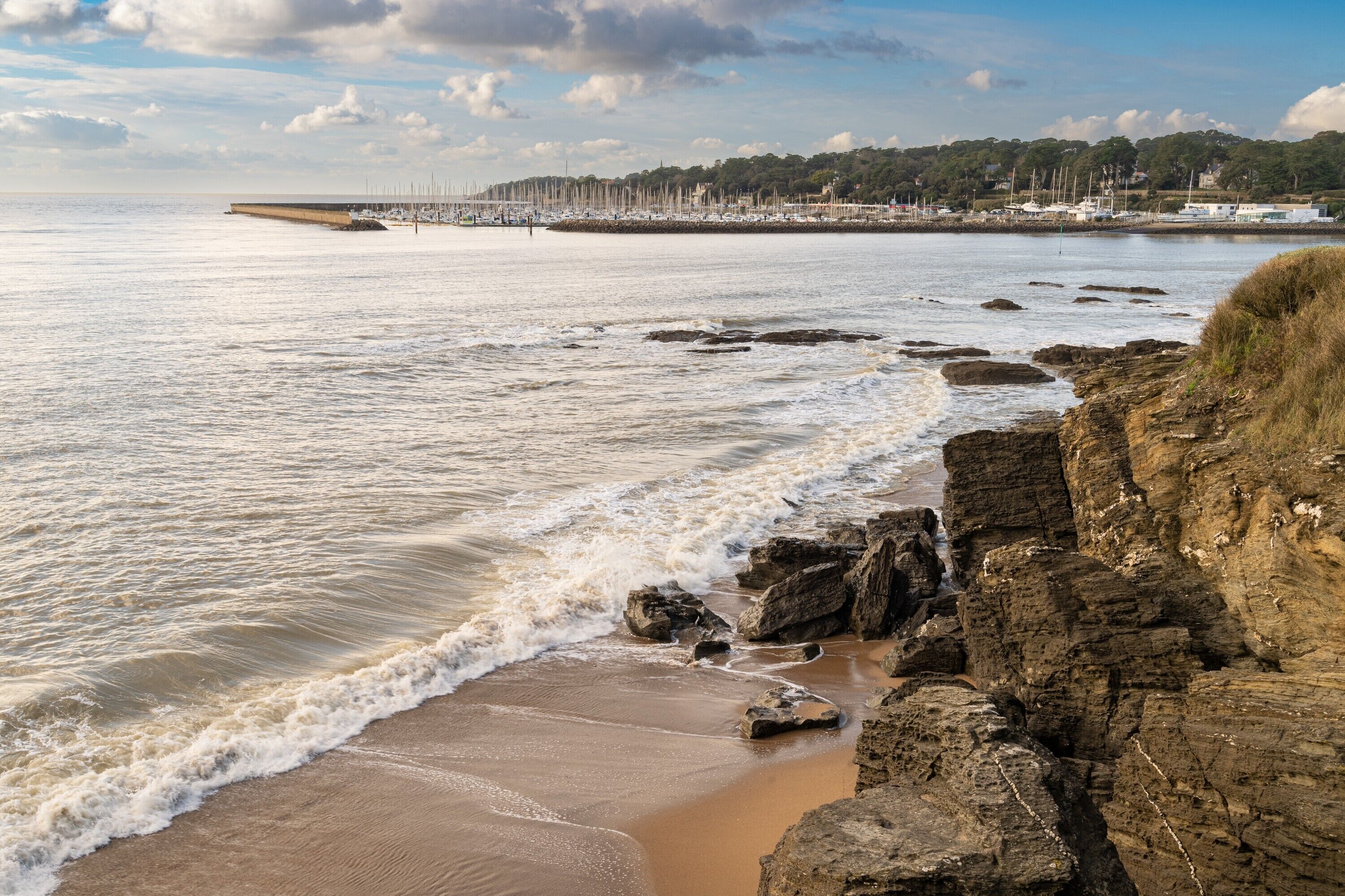 Una spiaggia nelle vicinanze
