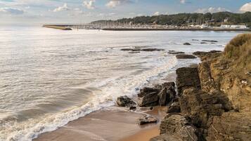 Una spiaggia nelle vicinanze