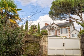 Exterior - Holiday Home "Au bord de la corniche" with Terrace and Garden (Pornic)