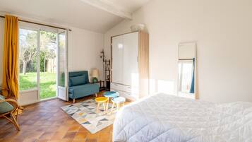 2 makuuhuonetta, silitysrauta/-lauta