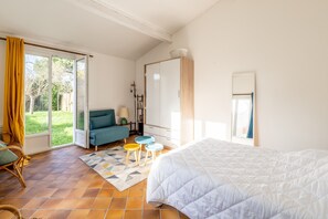 2 bedrooms, iron/ironing board