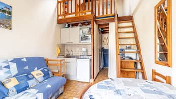 1 makuuhuone, silitysrauta/-lauta