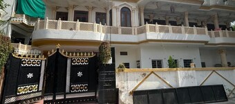 Charming 5-bedroom bungalow with WiFi, AC in delightful Jaipur