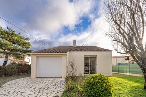 Exterior - Head for Relaxation: Family Home Near the Sea (Pornic)