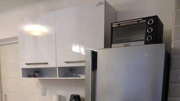 Family Cottage | Private kitchen | Fridge, oven, cookware/dishes/utensils