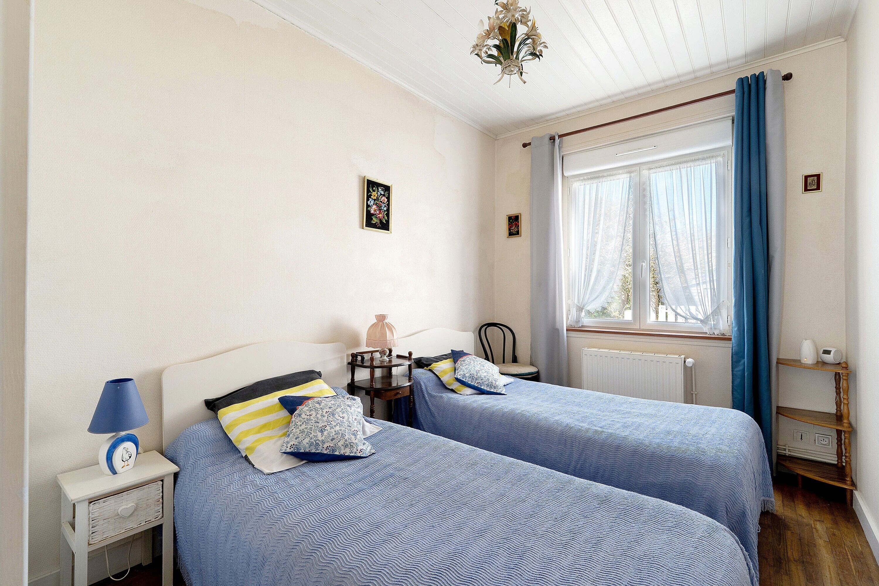 2 Schlafzimmer, Bügeleisen/Bügelbrett