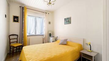 2 chambres, fer et planche Ă repasser