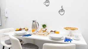 经典四人房 | 私人厨房 | 大冰箱、烤箱、炉灶、意式浓缩咖啡机