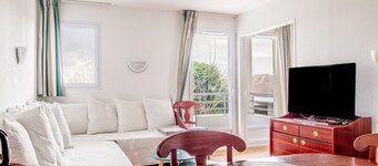 Between Green and Ocean, with Private Terrace - 123