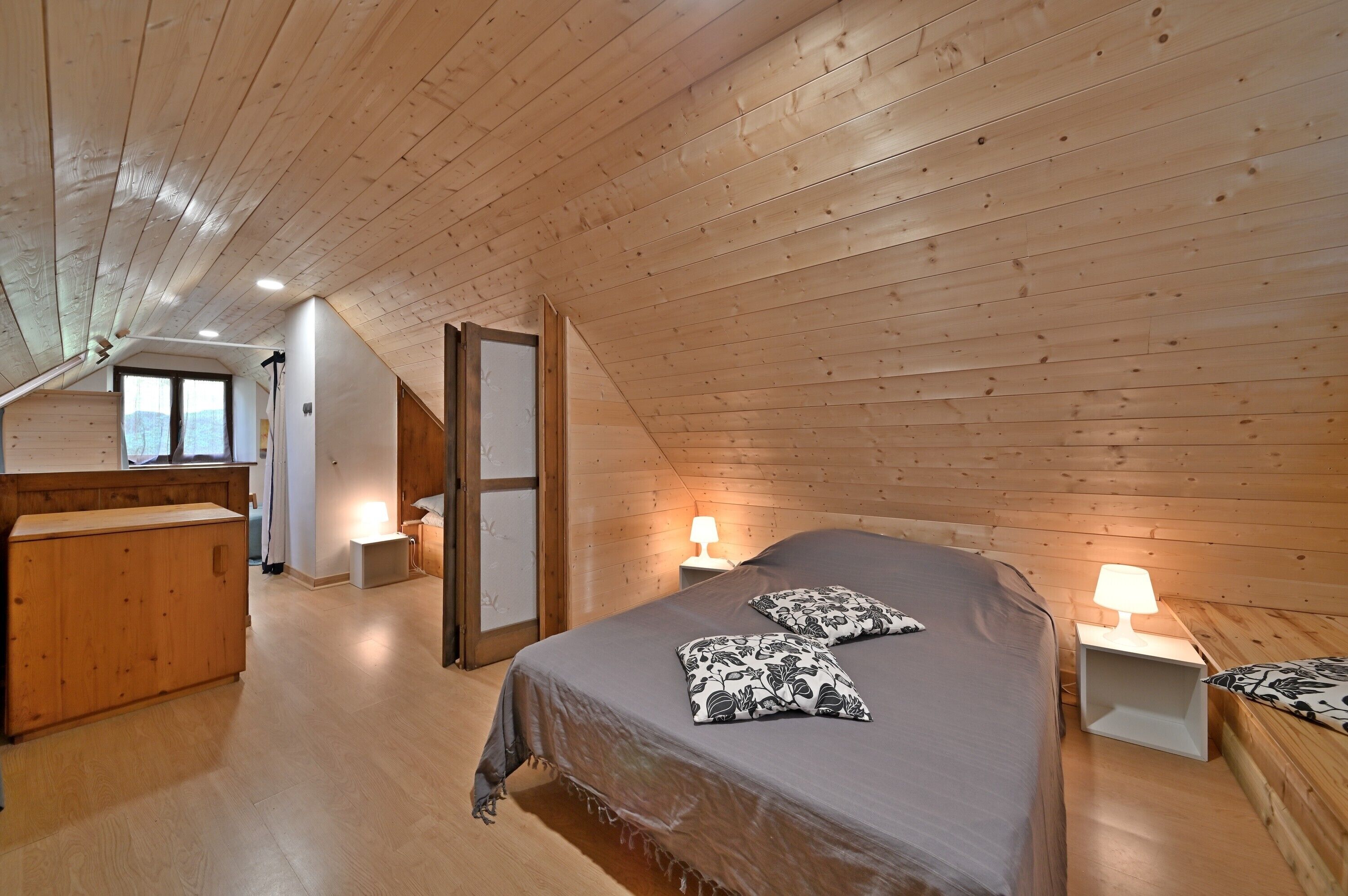 3 bedrooms, free WiFi, bed sheets