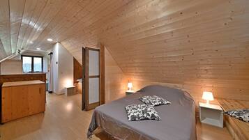 3 bedrooms, free WiFi, bed sheets