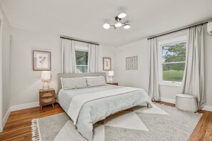 4 soverom, skrivebord, strykejern/-brett og wi-fi (inkludert)