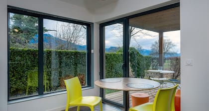 Apartment 'Bureau' with Mountain View, Private Terrace and Wi-Fi