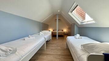 3 slaapkamers, een bureau, reisbedje, wifi