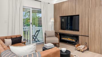 Smart TV, fireplace