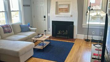 Smart TV y chimenea