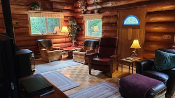 Hytte, 2 soverom, røyk, peis | Oppholdsrom