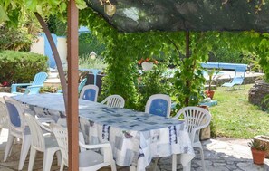 Outdoor dining - 3 bedroom amazing home in Fontvieille (Fontvieille)