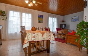 Dining - 3 bedroom amazing home in Fontvieille (Fontvieille)