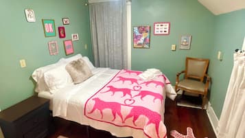 3 Schlafzimmer, Schreibtisch, Bügeleisen/Bügelbrett, Reisekinderbett