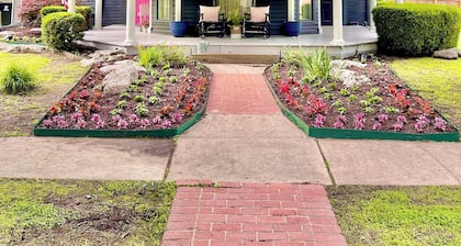 Charming 125year old Victorian 3-bedroom house in fabulous Broken Arrow