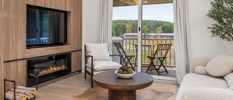 Una Smart TV, una chimenea