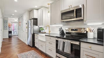 Frigorífic, microones, forn i placa de cuina