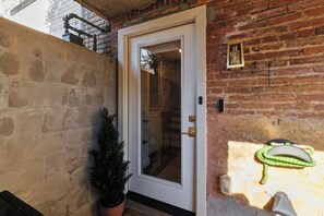 Exterior detail - New Capitol Hill East Retreat w/parking & metro (Washington)