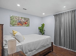 2 bedrooms, iron/ironing board, WiFi, bed sheets