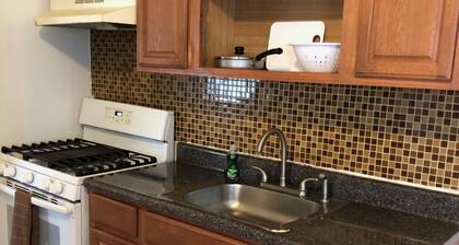 Large and private apartment in convenient area sleeps up to 10 people comfortably