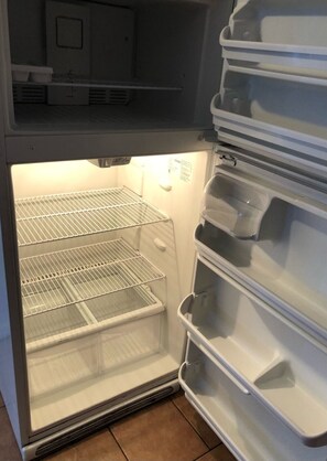 Miscellaneous - Large and private apartment in convenient area sleeps up to 10 people comfortably (Elizabeth)