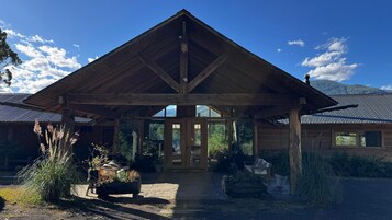 Fachada de la propiedad