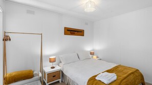 4 bedrooms, iron/ironing board, Internet
