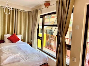 1 habitación, tabla de planchar con plancha, wifi y ropa de cama
