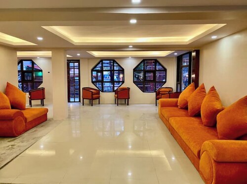 Spacious room with garden view