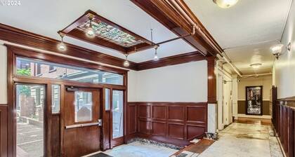 Cozy 1-bedroom condo in welcoming Portland with AC, WiFi