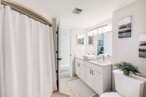 Handtücher, Seife, Toilettenpapier