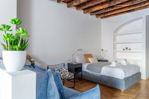1 habitación, tabla de planchar con plancha, wifi y ropa de cama 