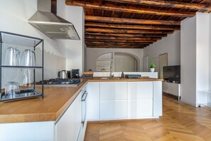 Kühlschrank, Ofen, Herdplatte, Geschirrspüler