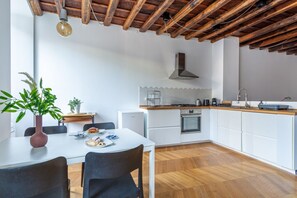 Geladeira, fogão, cooktop, lava-louças